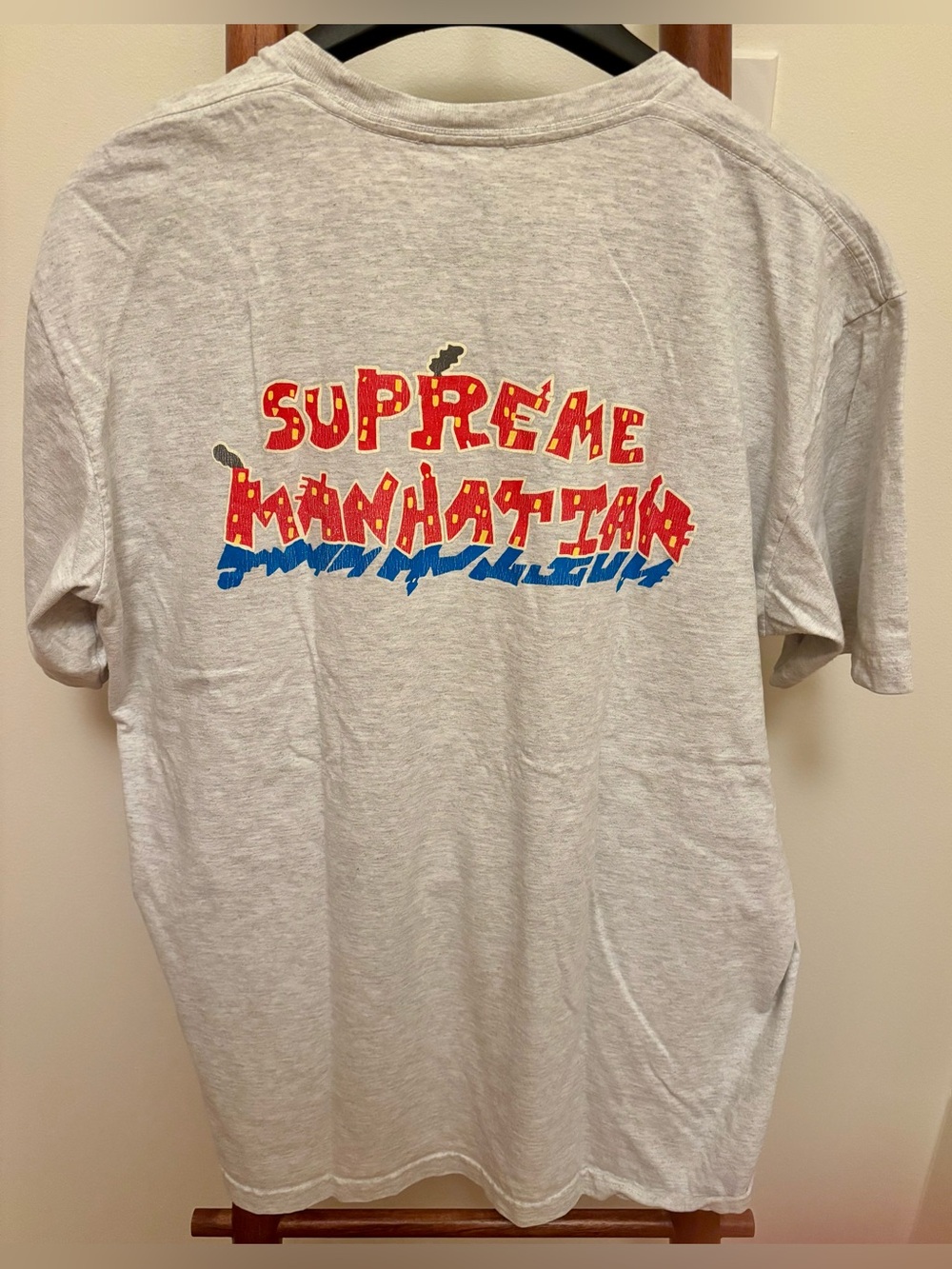 Supreme Red Grooms Manhattan men’s Large short sleeve tee shirt - Picture 2 of 4